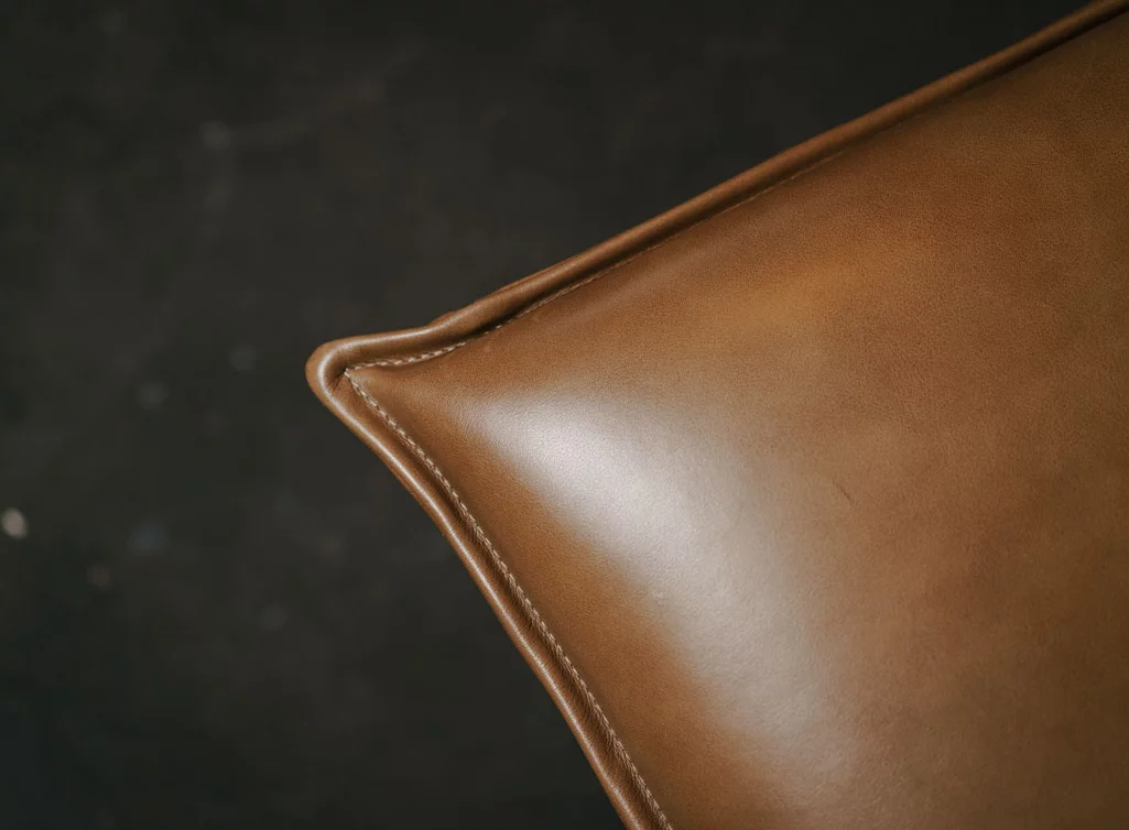 Duke Stuhl für Esszimmer aus Leder in der Farbe Luxor Beige Duke Stuhl für Esszimmer aus Leder in der Farbe Luxor Beige