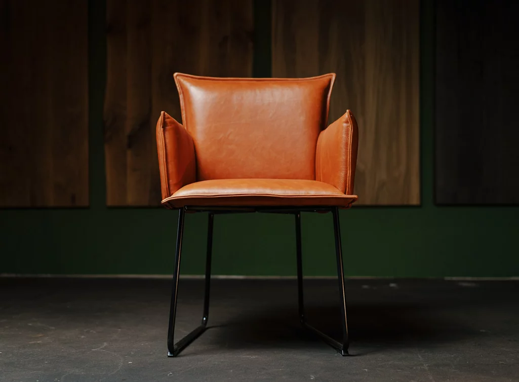 Armlehnenstuhl für das Esszimmer in verschiedenen Ausführungen erhältlich Armlehnenstuhl für das Esszimmer in verschiedenen Ausführungen erhältlich