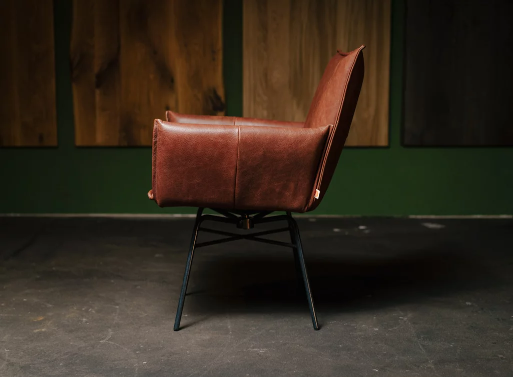 Seitenansicht Esszimmer Drehstuhl mit Armlehnen Seitenansicht Esszimmer Drehstuhl mit Armlehnen