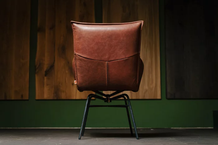 Ansicht Rückseite - Drehstuhl Sanne Swivel in Bonanza British Tan