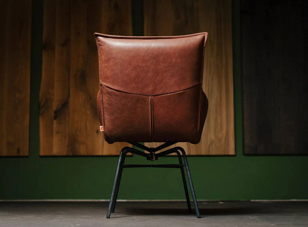 Ansicht Rückseite - Drehstuhl Sanne Swivel in Bonanza British Tan Ansicht Rückseite - Drehstuhl Sanne Swivel in Bonanza British Tan