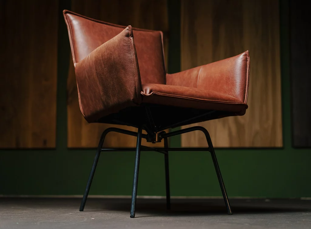 Esszimmer Drehstuhl mit Armlehnen und einem Untergestell in Old Glory Esszimmer Drehstuhl mit Armlehnen und einem Untergestell in Old Glory