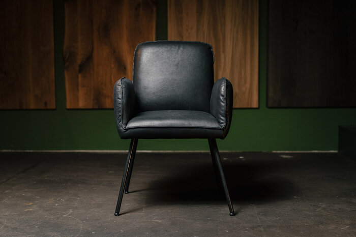 Stuhl aus Echt-Leder in verschiedenen Lederoberflächen konfigurierbar