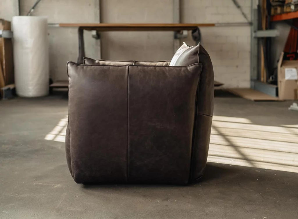 Seitenansicht - Designer Sessel aus Leder in verschiedenen Lederoberflächen erhältlich Seitenansicht - Designer Sessel aus Leder in verschiedenen Lederoberflächen erhältlich