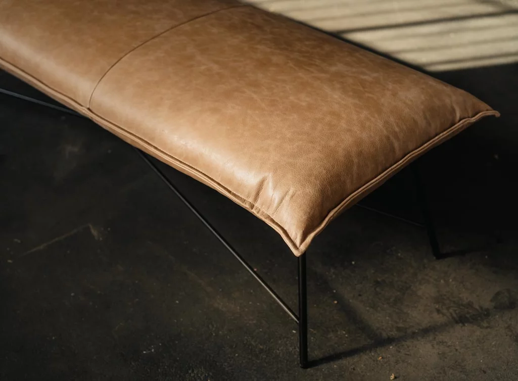 Echtleder Sitzbank ohne Lehne in der Lederoberfläche Bonanza Naturel