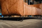 Designer Sofa aus Leder mit einem Untergestell aus Stahl