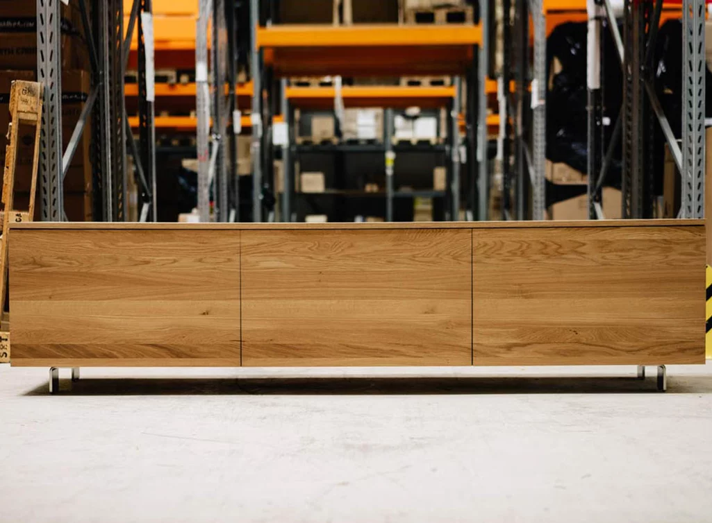 Lowboard Eiche massiv nach Maß in massiver Bauweise