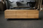 Eichenholz Lowboard massiv mit durchgängiger Maserung an Schubkastenfront