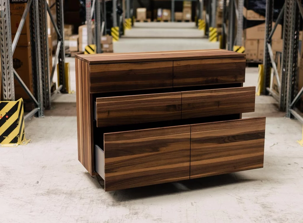 Kommode Nussbaum massiv nach Maß aus Massivholz