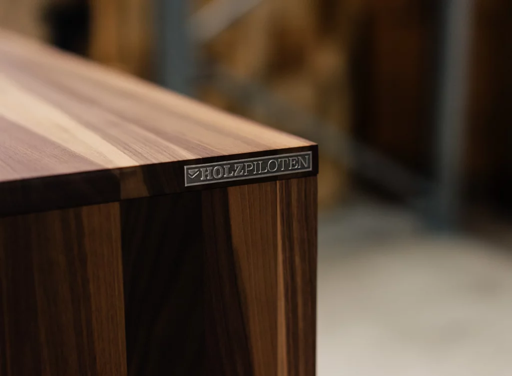 Schubladen Kommode Nussbaum Detailansicht Kanten