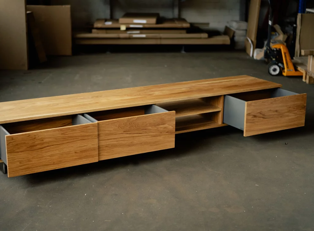 Modernes Media Board Eiche für verschiedene Media Geräte mit genügend Stauraum Modernes Media Board Eiche für verschiedene Media Geräte mit genügend Stauraum
