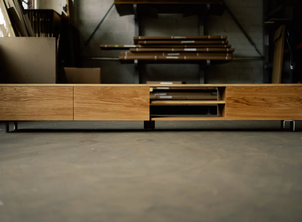 Media Board Eiche massiv nach deinen Maßen gefertigt Modell CLS Media Board Eiche massiv nach deinen Maßen gefertigt Modell CLS