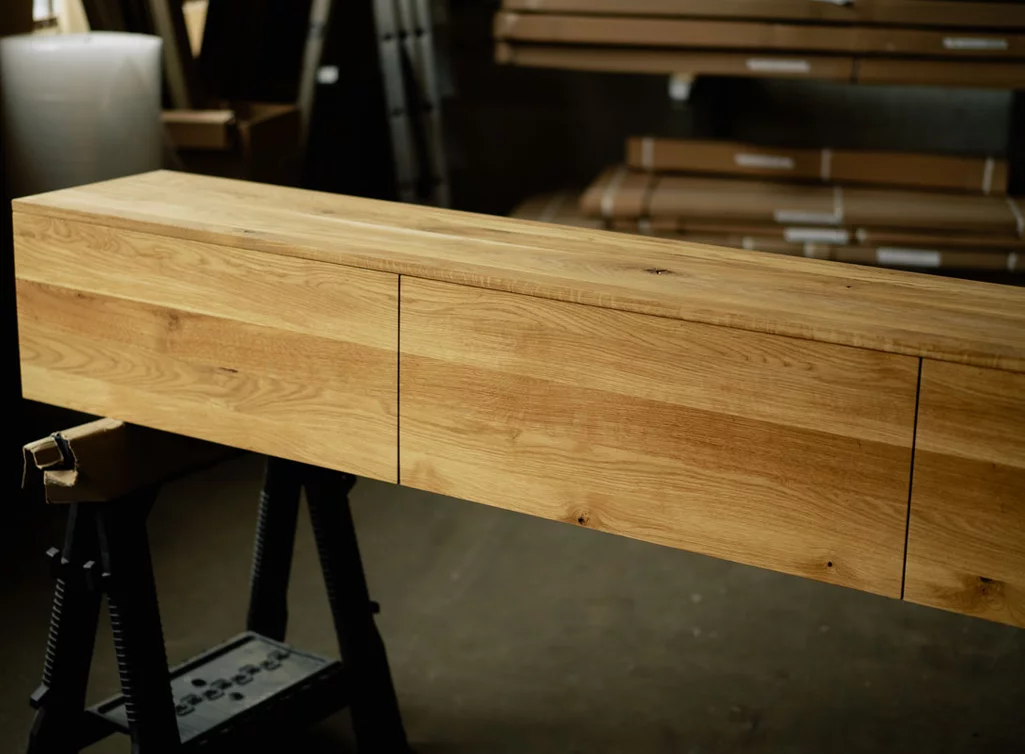 Hänge Lowboard aus massiver eiche nach Maß
