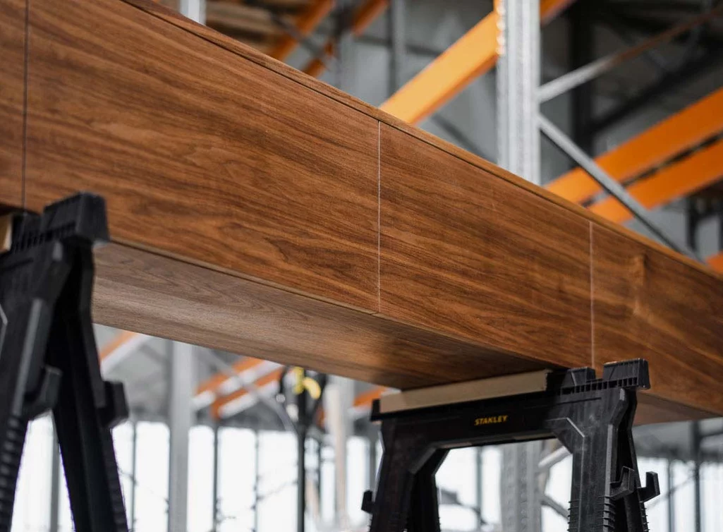 Massivholz Sideboard mit durchlaufender Maserung Massivholz Sideboard mit durchlaufender Maserung