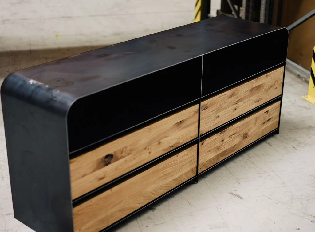 Sideboard Stahl mit Schubladen in Eiche nach deinem Maß gefertigt Sideboard Stahl mit Schubladen in Eiche nach deinem Maß gefertigt