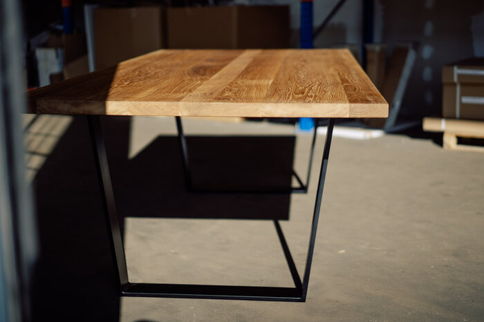 Massiver Eichenholzesstisch mit Stahlkufen Tischuntergestell nach deinen Maßen