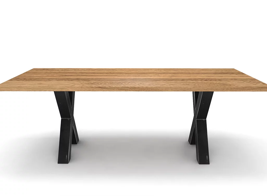 Massiver Eiche Esstisch in weitgehend astfreier Qualität Massiver Eiche Esstisch in weitgehend astfreier Qualität