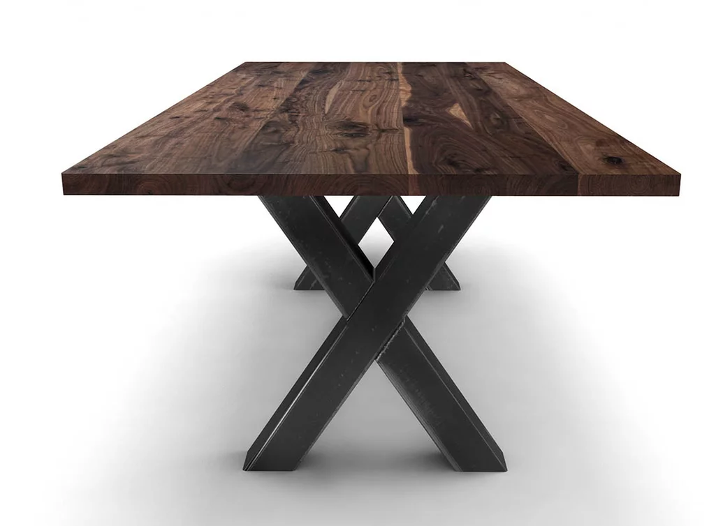 Holztisch aus Massivholz Nussbaum mit Astanteil