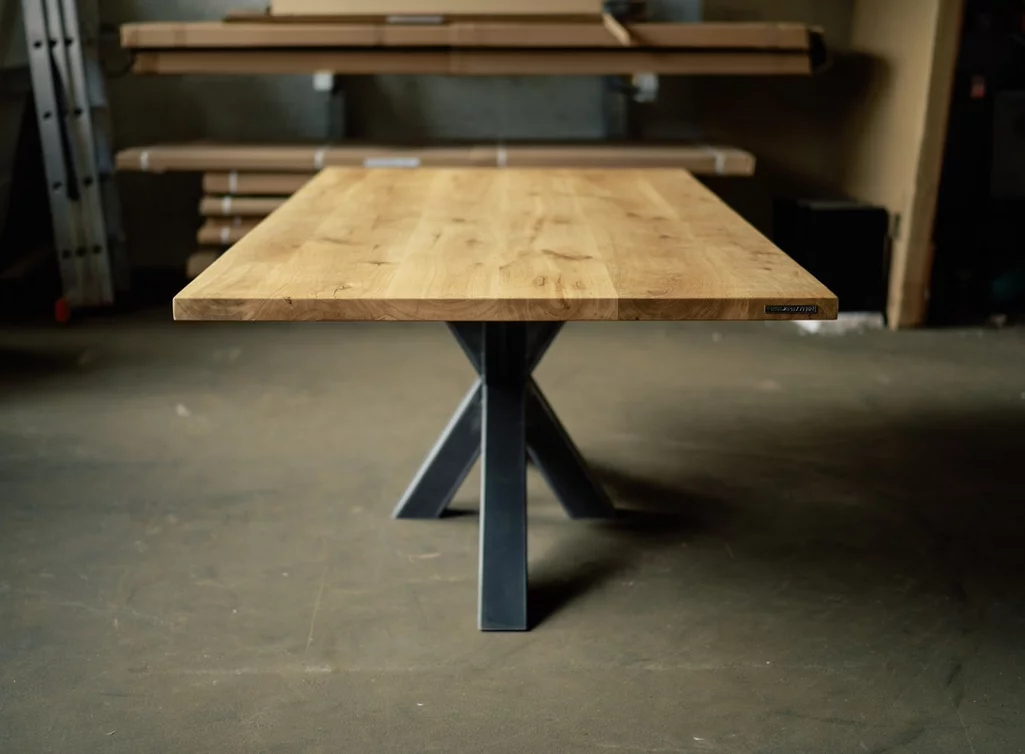 Eisen Doppelkreuz Esstisch Eiche auf Maß