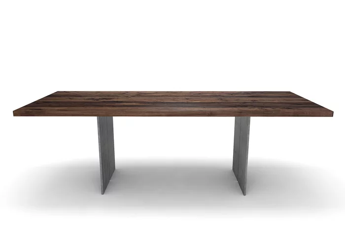 Nussbaum Holztisch massive Stahlwangen mit charaktervollem Astanteil belassen.