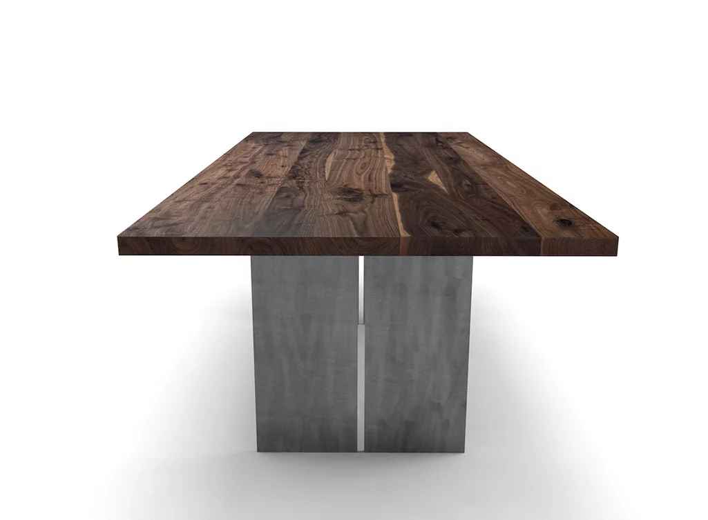 Esszimmertisch Nussbaum mit Wangen aus Stahl auf Maß gefertigt.