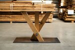 Tisch Mittelfuß Gestell aus Eiche und einer Bodenplatte aus Eisen