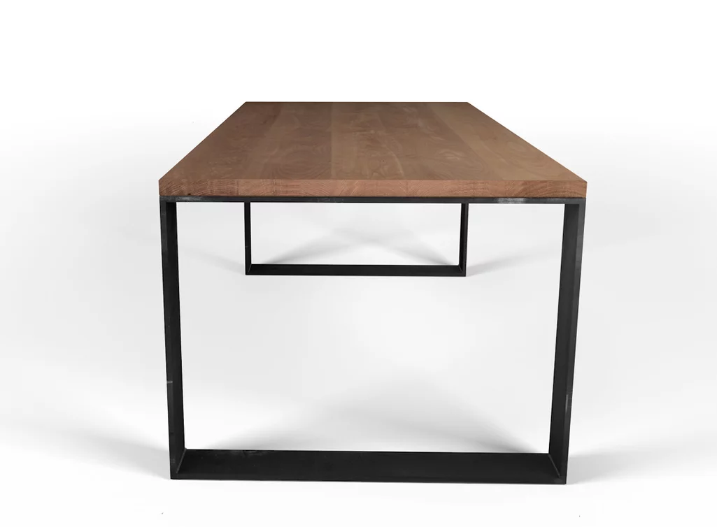 Esstisch im Minimal Design aus Buche und nach Maß gebaut