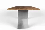 Eiche Esstisch nach Maß mit Astanteil und design Tischbeinen in der Frontansicht