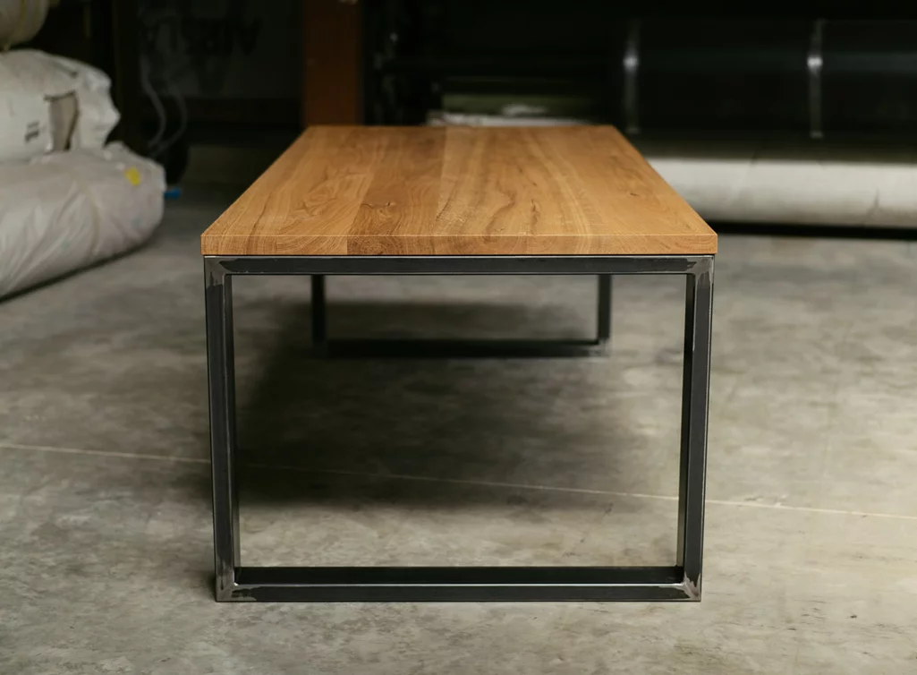 Massivholz Eiche Tisch mit selbsttragendem Rohstahl-Gestell KLM3631 Massivholz Eiche Tisch mit selbsttragendem Rohstahl-Gestell KLM3631