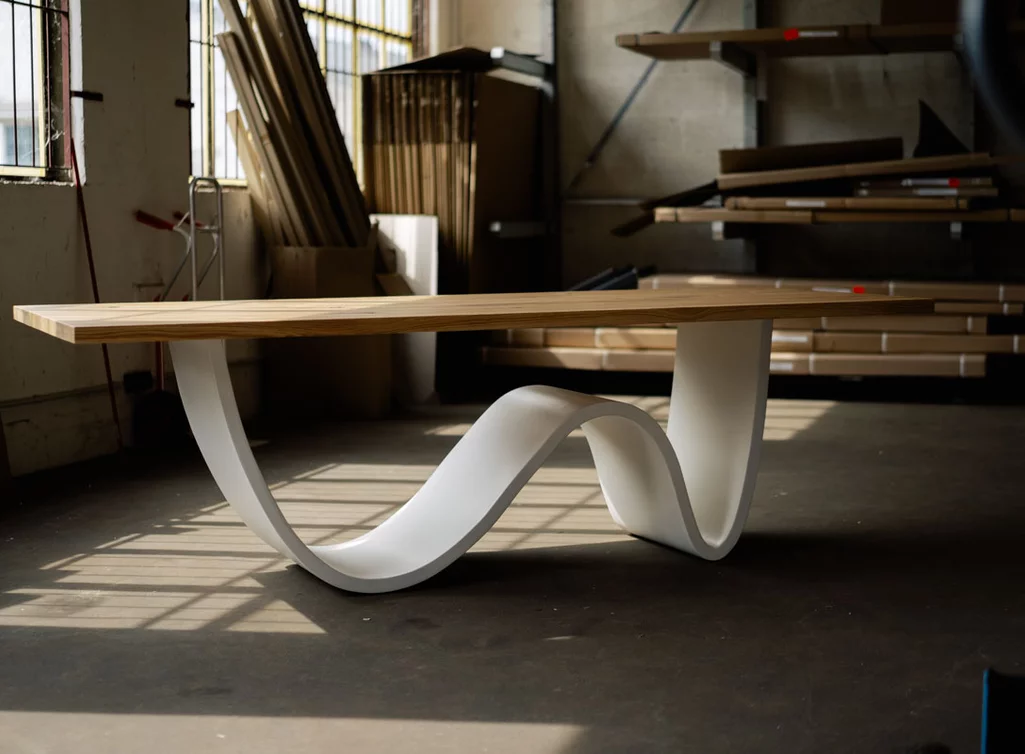 Esstisch Eiche vollmassiv mit charakterstarkem Astanteil.