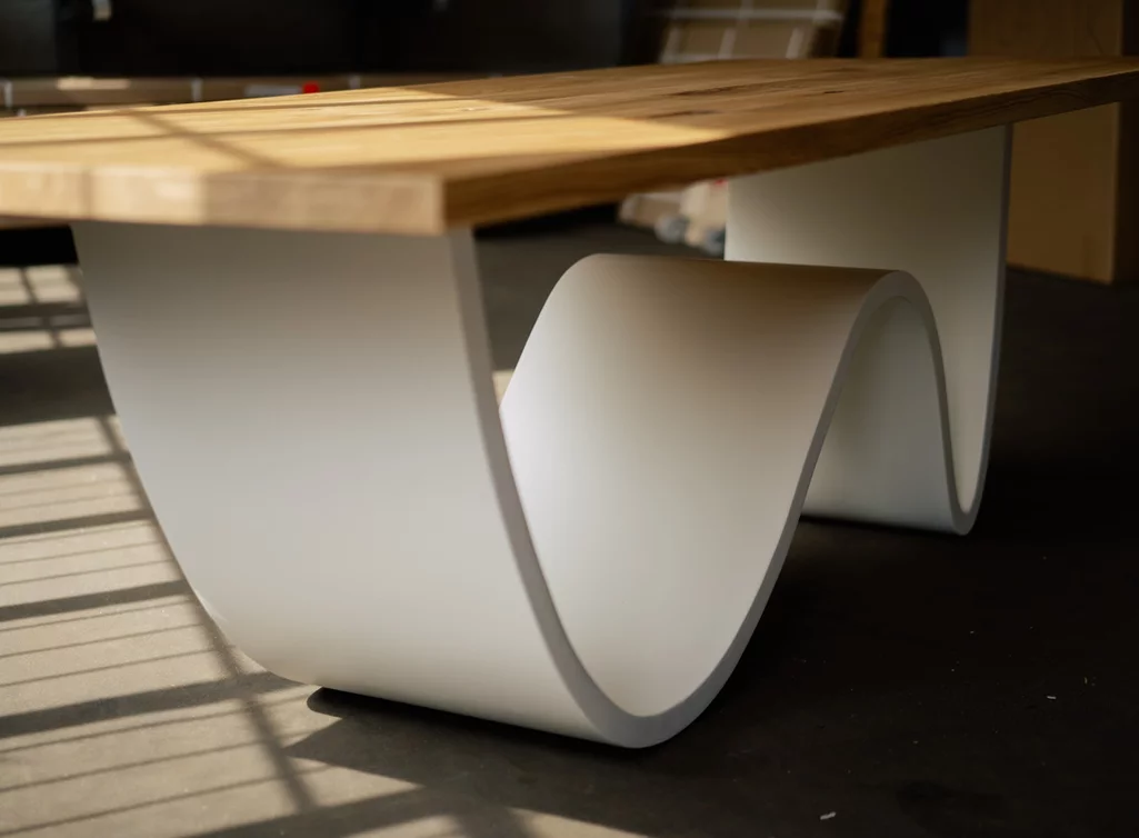 Wave Esstisch Eiche mit Astanteil nach deinem Maß gefertigt.