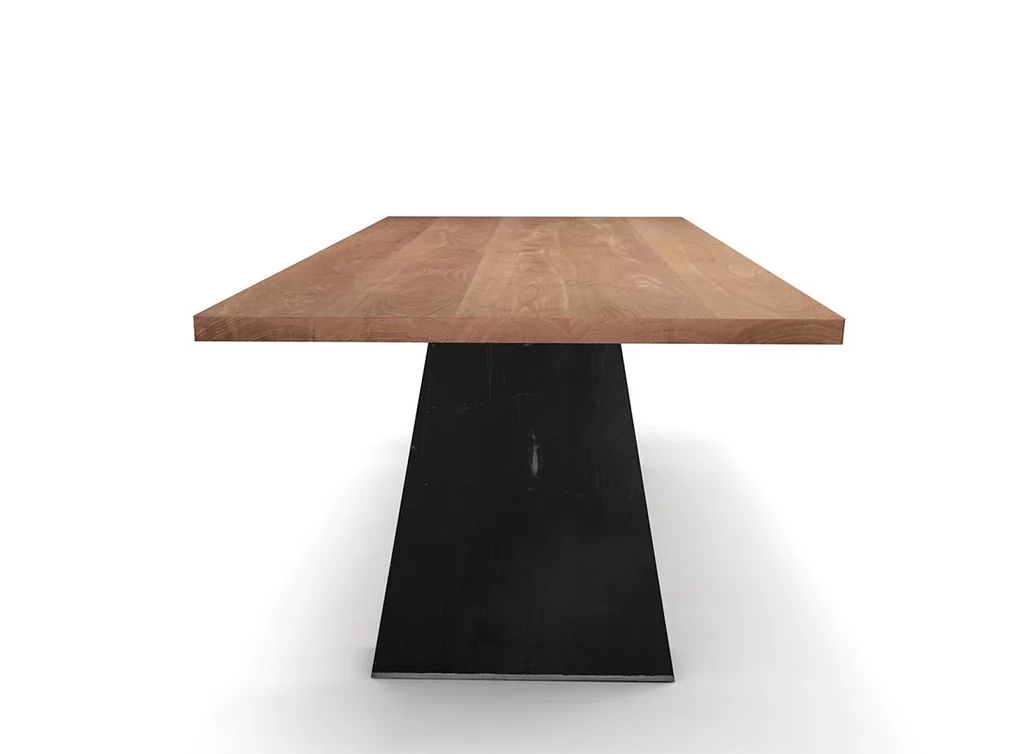 Maßtisch aus Buchenholz mit Tischwangen konisch Maßtisch aus Buchenholz mit Tischwangen konisch