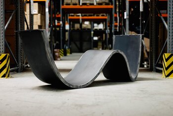 Stahl Tischgestell in Wellenform nach deinem Maß gefertigt
