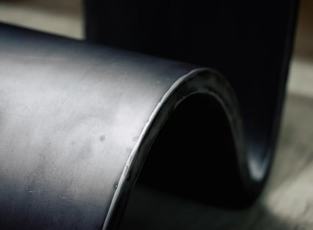 Industrial Stahl Tischgestell in einem modernen Design Detail Rohstahl. 