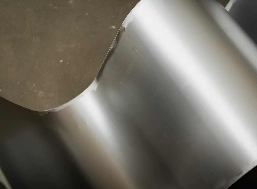 Helle Rohstahl Version - Tischuntergestell mit einer Wellenform