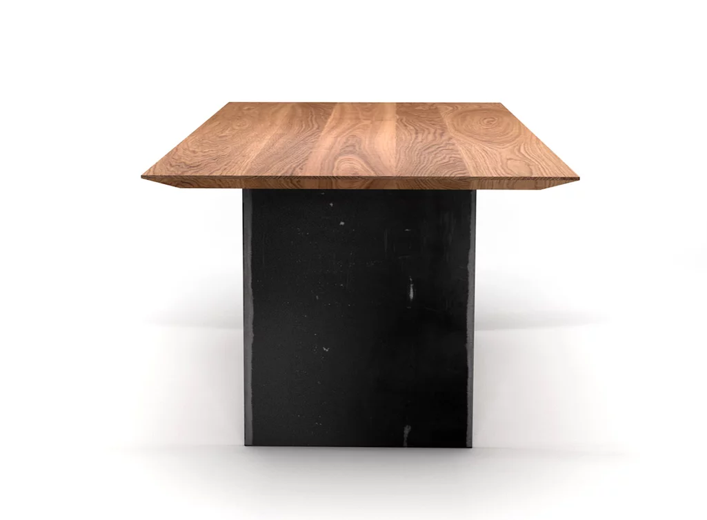 Esstisch mit Stahlwangen nach Maß