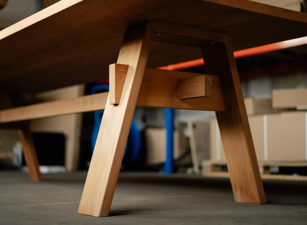 Selbsttragendes Tisch Untergestell aus Buchenholz Selbsttragendes Tisch Untergestell aus Buchenholz