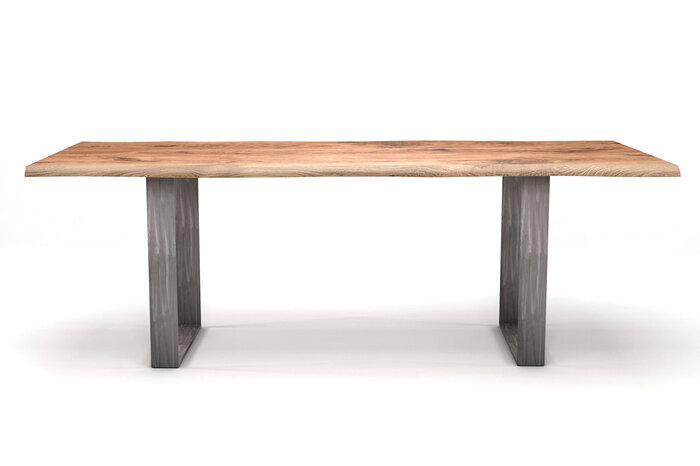Moderner Esstisch mit Baumkante
