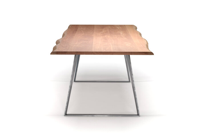 Minimalistischer Baumtisch auf Maß