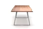 Minimalistischer Baumtisch auf Maß