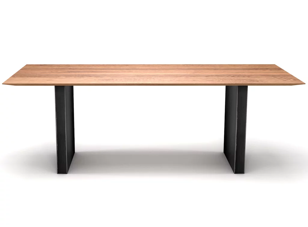 Moderner Eichenholztisch mit Facettenkante
