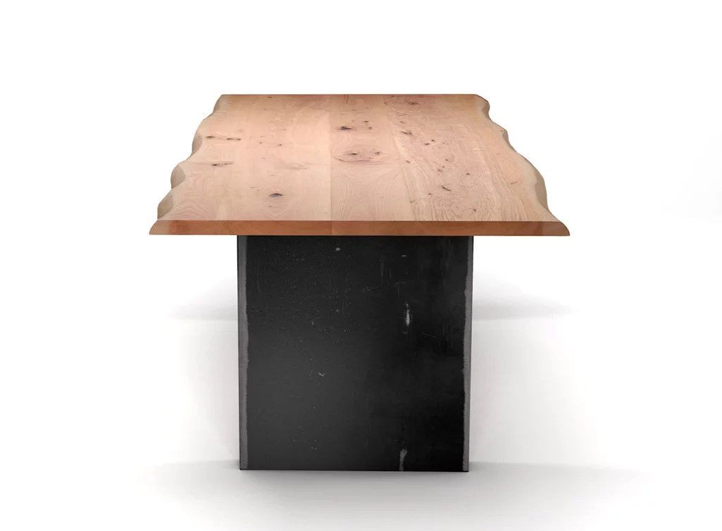 Wangentisch aus Holz mit Tischgestell in Stahl Wangentisch aus Holz mit Tischgestell in Stahl