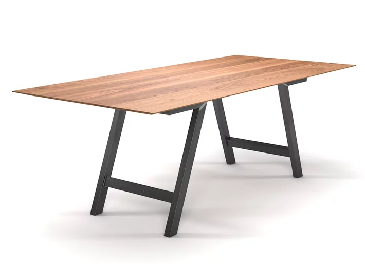 Tisch im Industriedesign auf Maß