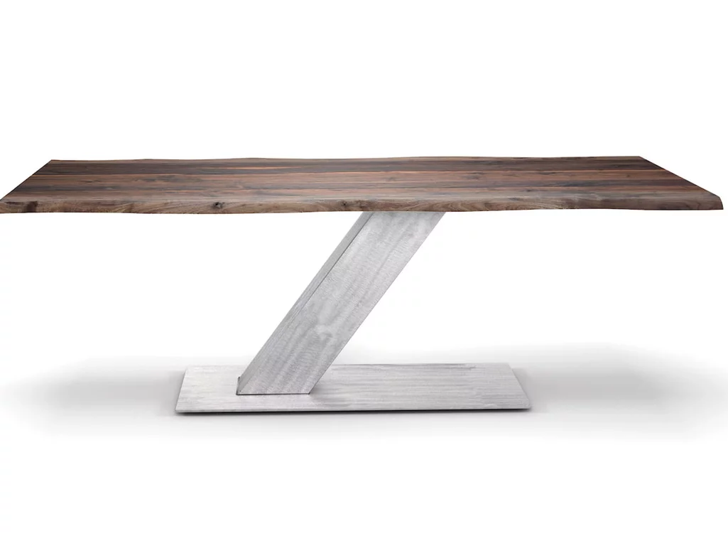 Moderner Baumtisch Nussbaum im Factory-Style mit stylischen Stahl Mittelfuß