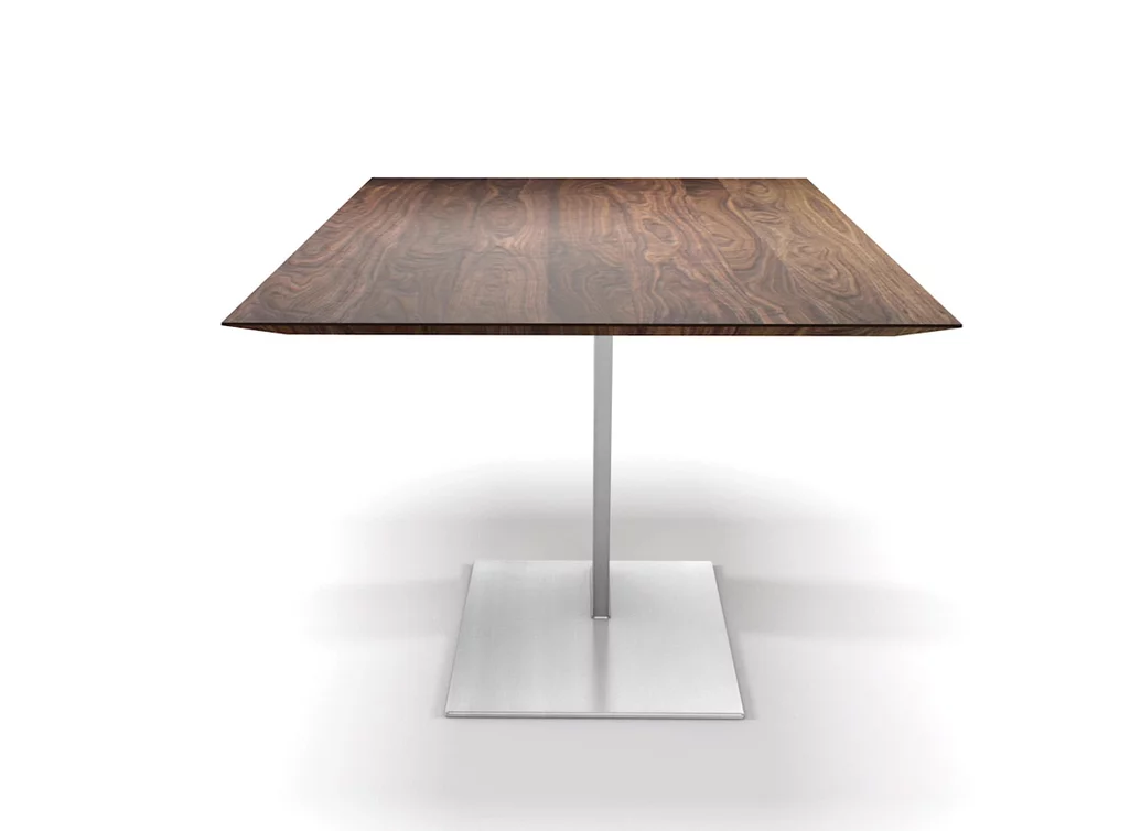 Esstisch mit Stahl Mittelfuß Z-Form