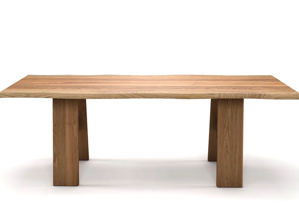 Moderner Esstisch mit natürlichen Baumkanten