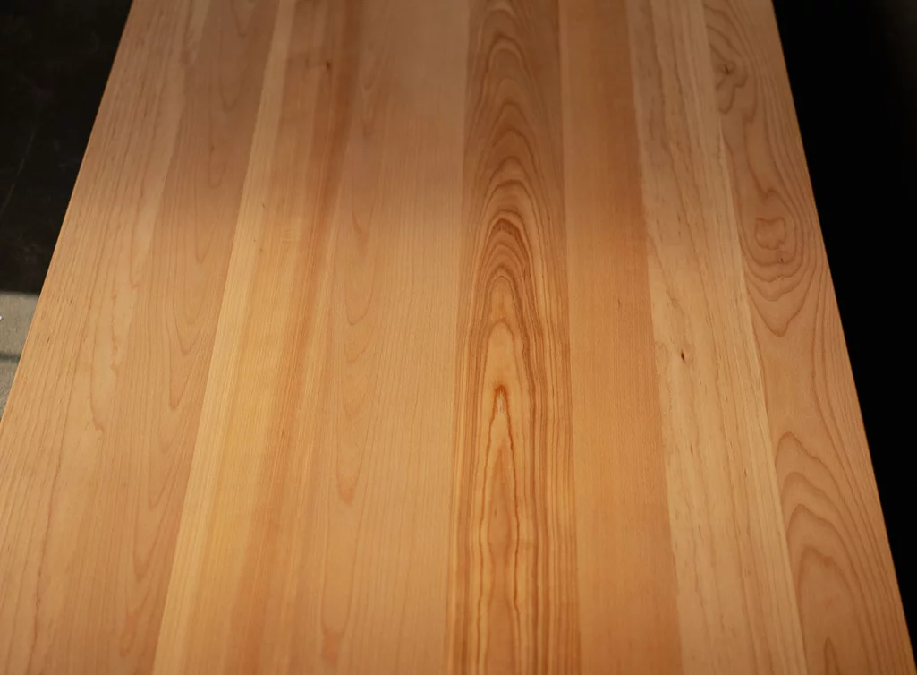 Astfreie Holztischplatte aus Buchenholz in verschiedenen Oberflächen verfügbar