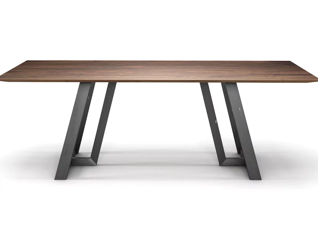 Esstisch im Industriedesign