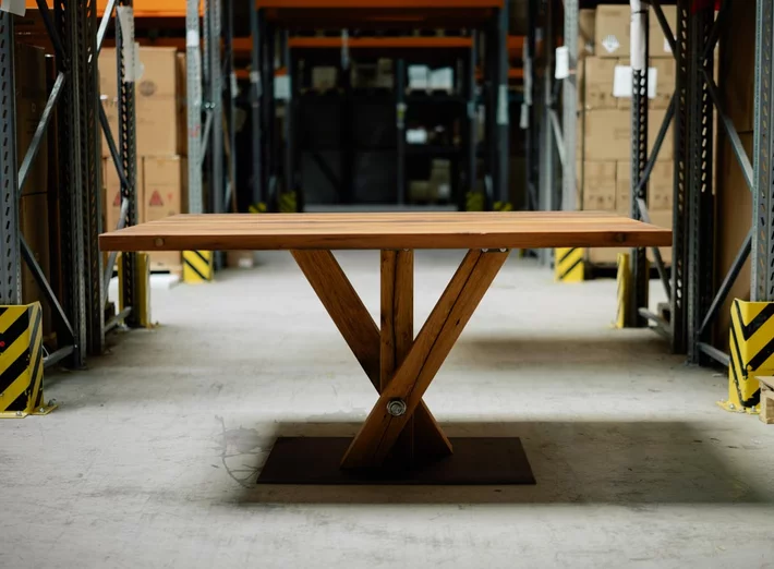 Design Esszimmertisch aus recyceltem Altholz nach deinem Maß gefertigt