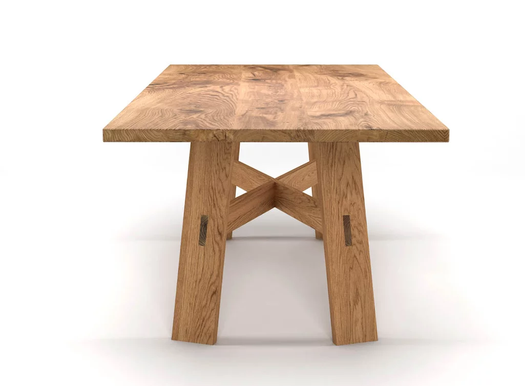 Massiver Esstisch aus Eiche mit einem Untergestell in selbsttragender Bauweise